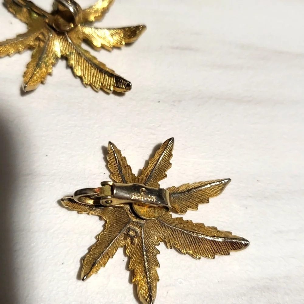 Vintage Sarah Coventry Leaf Earrings, Clip On’s, Goldtone‎